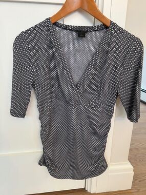 Ann Taylor Black and White Geometric V-Neck Blouse